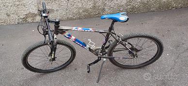 Bici Mtb Nera Blu e Bianca