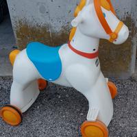 Cavallo a  dondolo. / Chicco. / bambini.