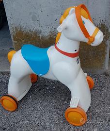 Cavallo a  dondolo. / Chicco. / bambini.