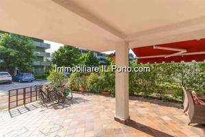 Villa di 130 m² con più di 5 locali e box auto a C