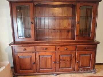 mobile e tavolo in legno massello 