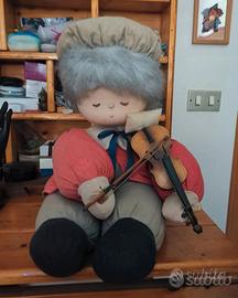 Pupazzo antico vintage che suona violino anni 70