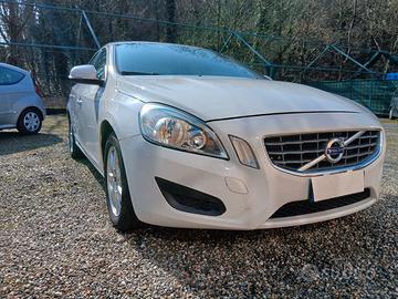 VOLVO   S 60  Benz. Km 82000  - KIT  INVALIDI