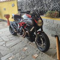 diavel carbon red