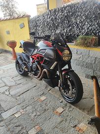 diavel carbon red