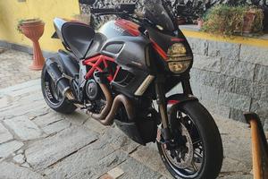 diavel carbon red