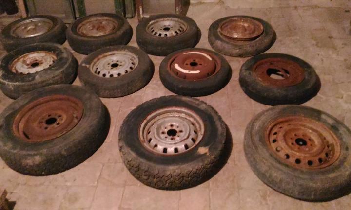 Ruote con cerchi gomme CEAT auto 13"varie epoca