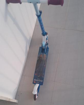 Monopattino a 2 ruote Disney Frozen