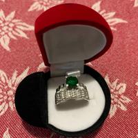 Anello in argento 925 con smeraldo