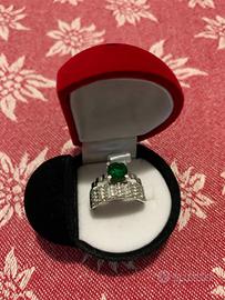 Anello in argento 925 con smeraldo