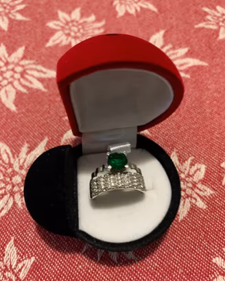 Anello in argento 925 con smeraldo