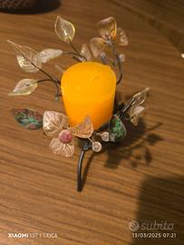 centro tavola a forma di ramo con fiori