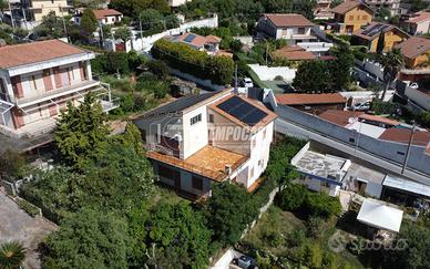 Villa a Messina Via Sperone Alto 5 locali