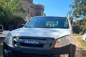 Isuzu D-Max 2.5 TD space cab 4WD 2+2 posti
