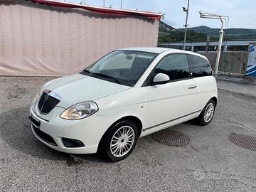 Lancia ypsilon 1.4 eco chic ok neopatentati