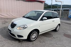 Lancia ypsilon 1.4 eco chic ok neopatentati
