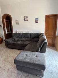 divano angolare in tessuto grigio antracite