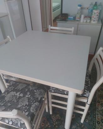 Tavolo 90 x 90 allungabile con 6 sedie