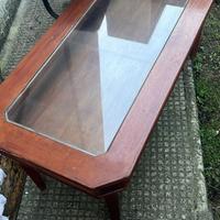Tavolino in legno vetro da collezione