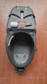 Aprilia SR Vano Sottosella portacasco