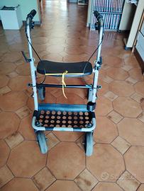 Deambulatore pieghevole per anziani