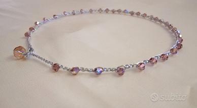 Collana girocollo all'uncinetto con cristalli