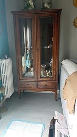 Elegante Vetrina / Cristalliera Classica in Legno