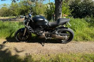 Ducati Monster 821 – 16.000 km, nero opaco