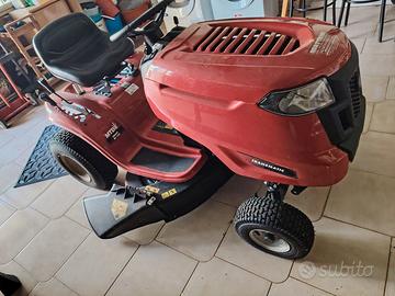 Trattorino taglia erba