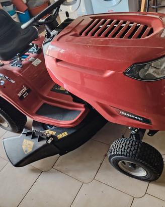 Trattorino taglia erba