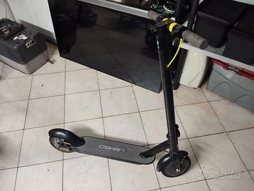 Monopattino elettrico Lexgo R9
