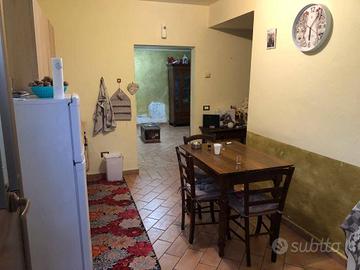 Casa indipendente di 150 m² con 5 locali e box aut