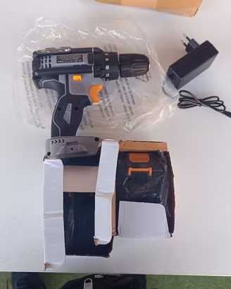 avvitatore trapano con 2 batterie vento in