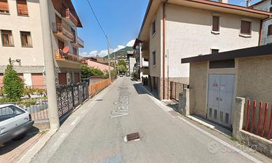 Stanza in villa a Monza su due piani-due bagni