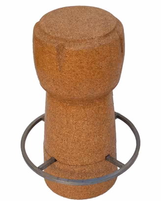 Sgabello in sughero a forma di tappo di spumante