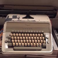 Macchina per scrivere adler vintage