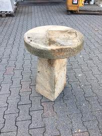 Tavolo da giardino in pietra e sasso