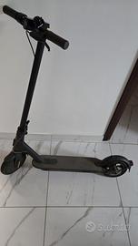 Monopatino Xiaomi essensial