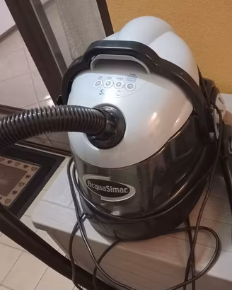 Aspirapolvere ad acqua