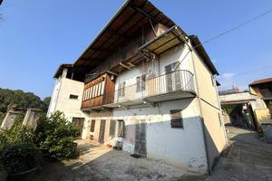 CASA SEMINDIPENDENTE A CHIAVERANO