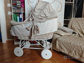 Culla con rotelle grandi