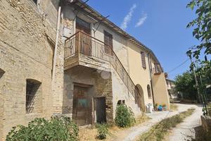 CASA SEMINDIPENDENTE A MONTEFALCO