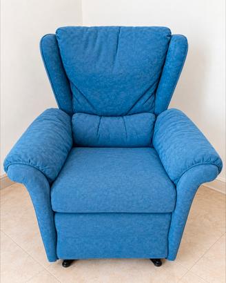 Poltrona blu in alcantara