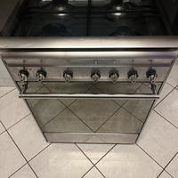 Cucina a gas Smeg 4 fuochi – forno non funzionante