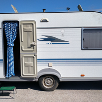 Caravan / roulotte adria