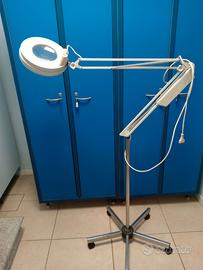 Lampada professionale con lente ingrandimento