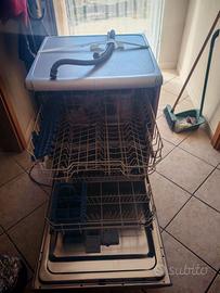 Lavastoviglie Indesit