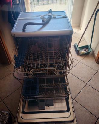 Lavastoviglie Indesit