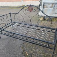 Divano antico in ferro battuto