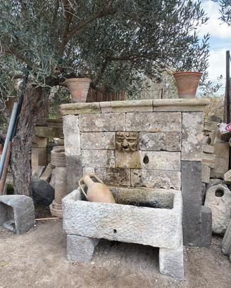 Antica Fontana In Pietra